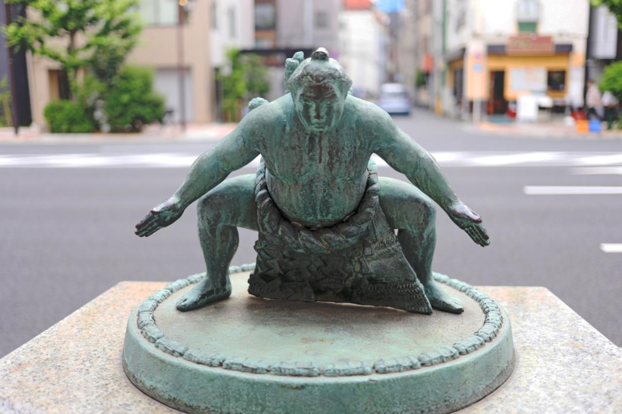 大草原の「怪物」たちが大相撲の土俵を席巻!モンゴル力士の異次元の強さとは?