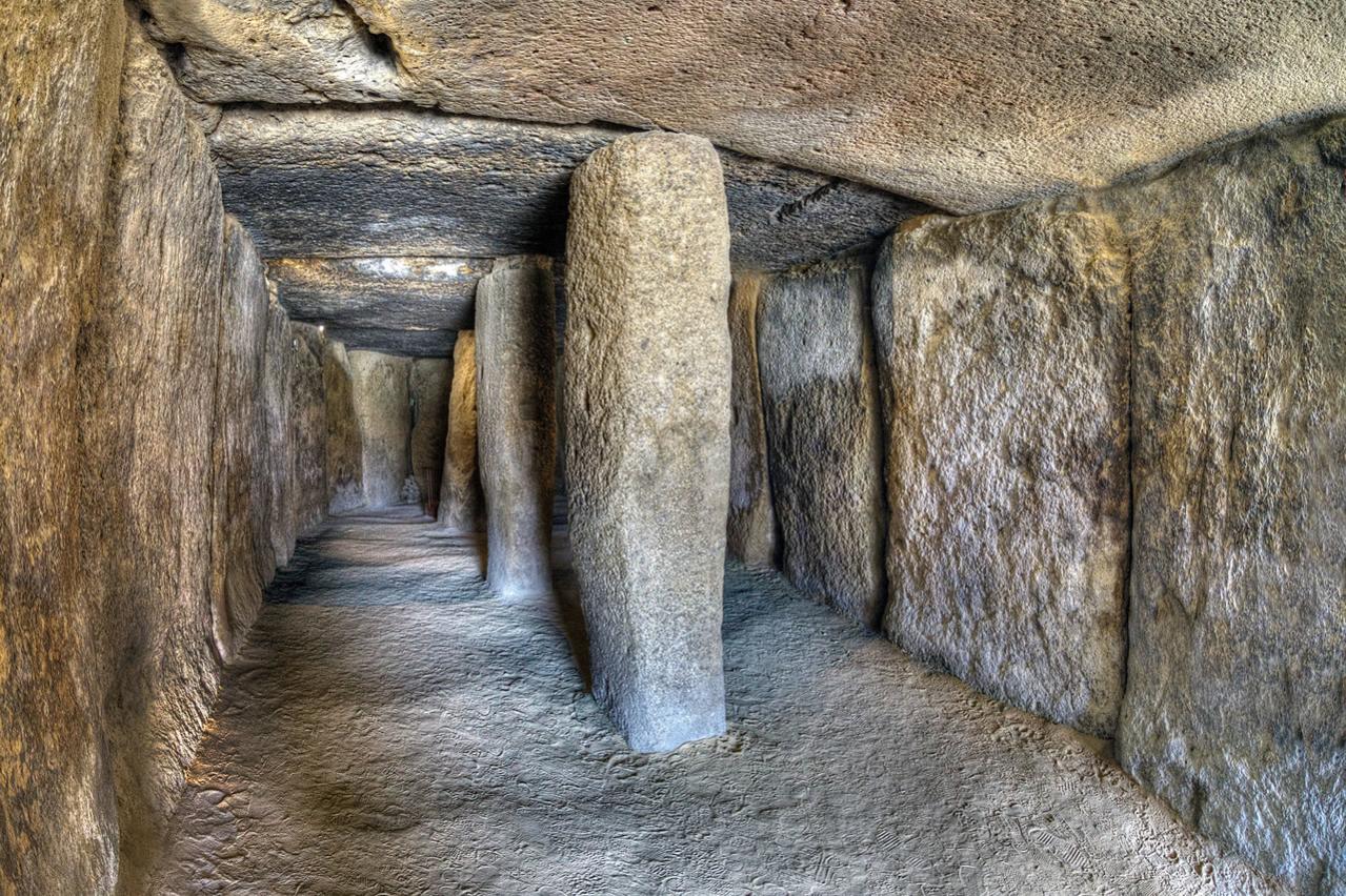 アンテケラのドルメン遺跡 | スペインの世界遺産 - ワールドガイド